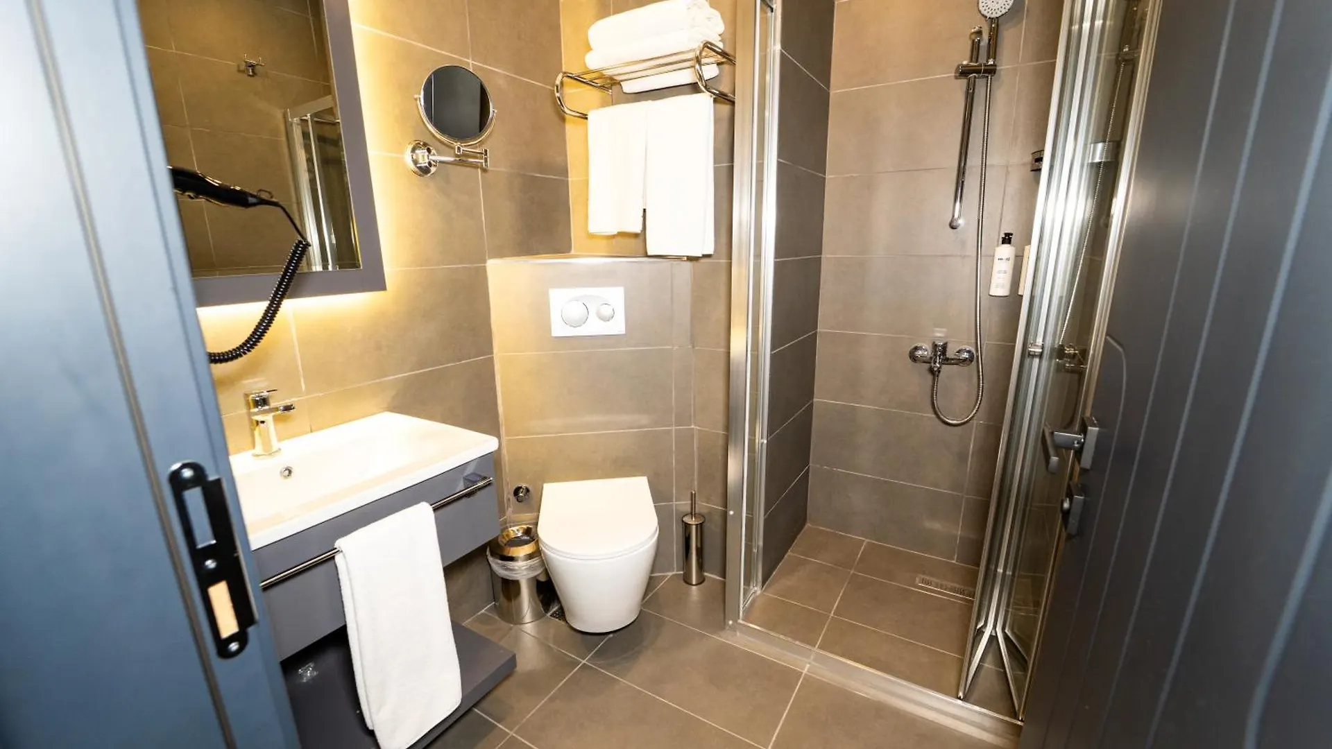 Educity Suite And Hotels Atasehir イスタンブール 4*,